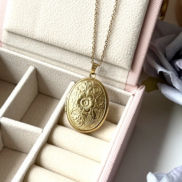 Desenli Oval Fotoğraflı Kapaklı Kolye