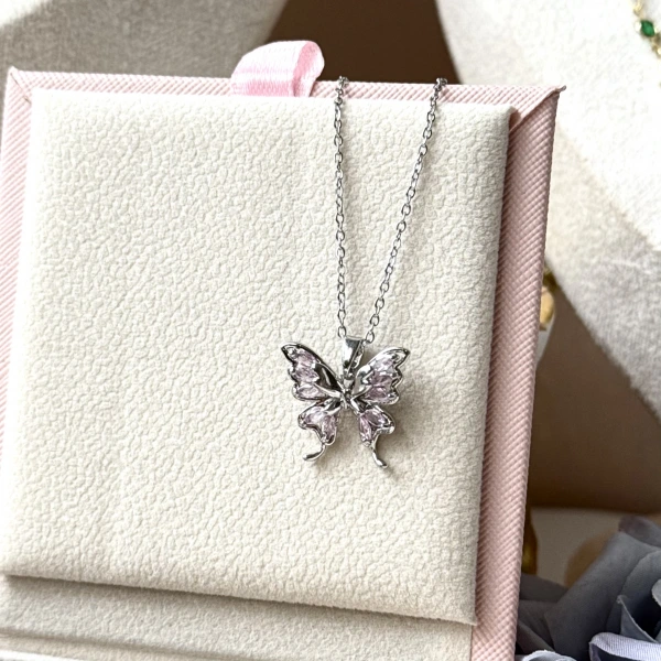 Swaro Pembe Kelebek Kolye