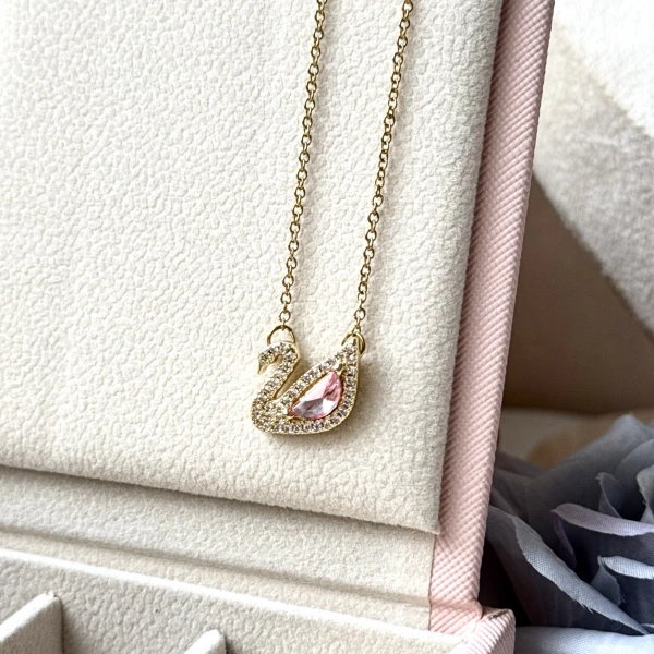 Pembe Taşlı Kuğu Kolye