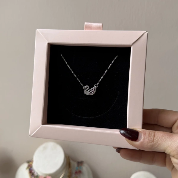 Pembe Taşlı Kuğu Kolye