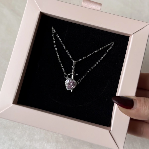 Minimal Kılıç ve Kalp Kolye