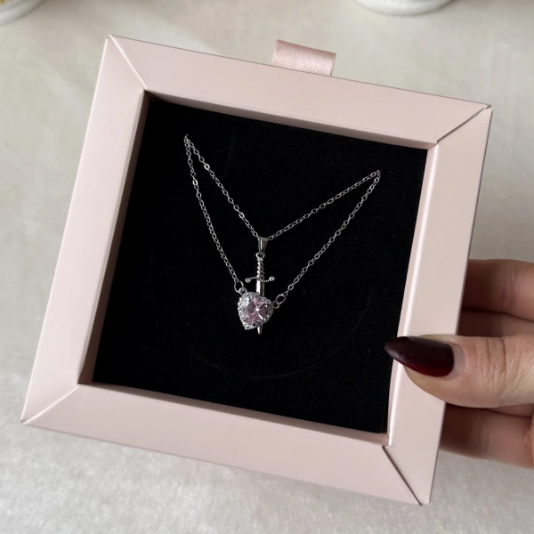 Minimal Kılıç ve Kalp Kolye