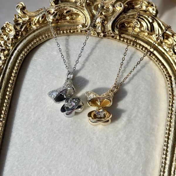 Kelebek İçinde Kelebek Kolye