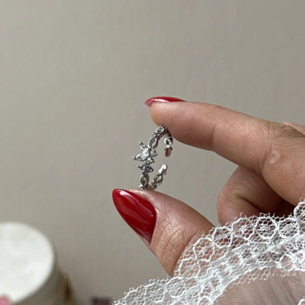 Flora Taşlı Yüzük