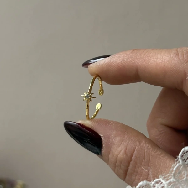 Zarif Işıltı Yüzük