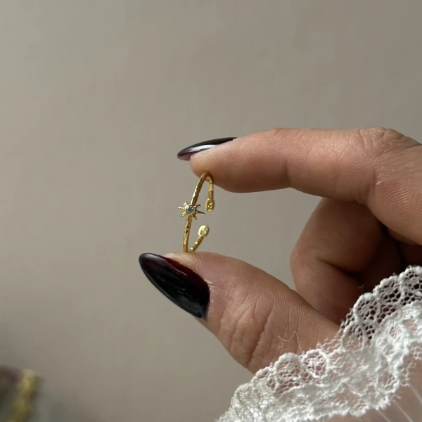 Zarif Işıltı Yüzük