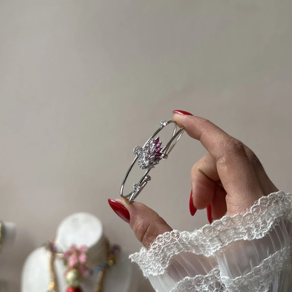 Prenses Pembe Taşlı Kuğu Kelepçe Bileklik