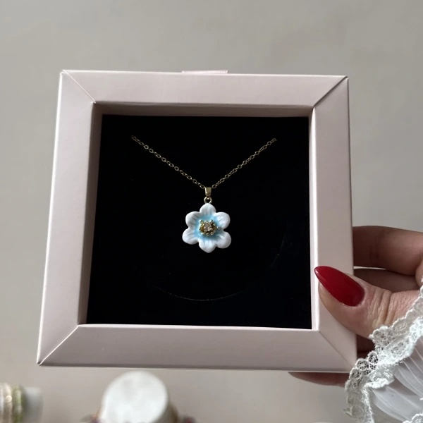 Mavi Taşlı Çiçek Kolye