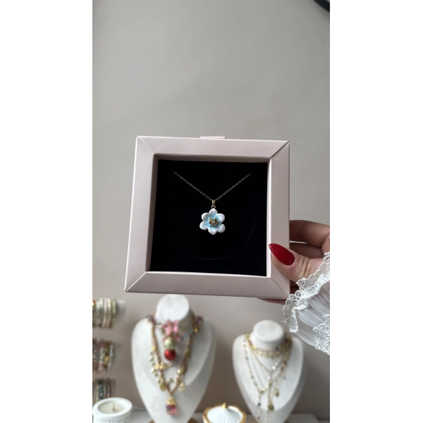 Mavi Taşlı Çiçek Kolye