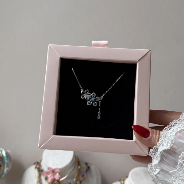 Mavi Taşlı Çiçek Kolye