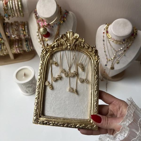 Kalpli Zirkon Harf Kolye