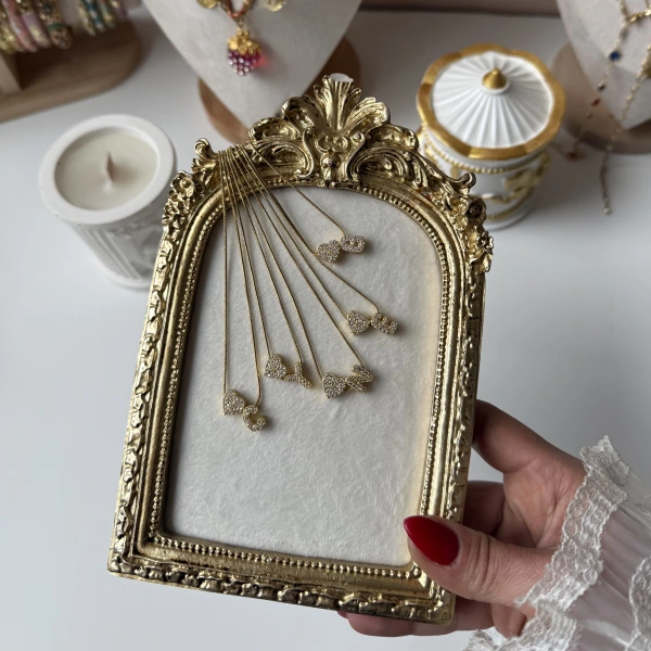 Kalpli Zirkon Harf Kolye