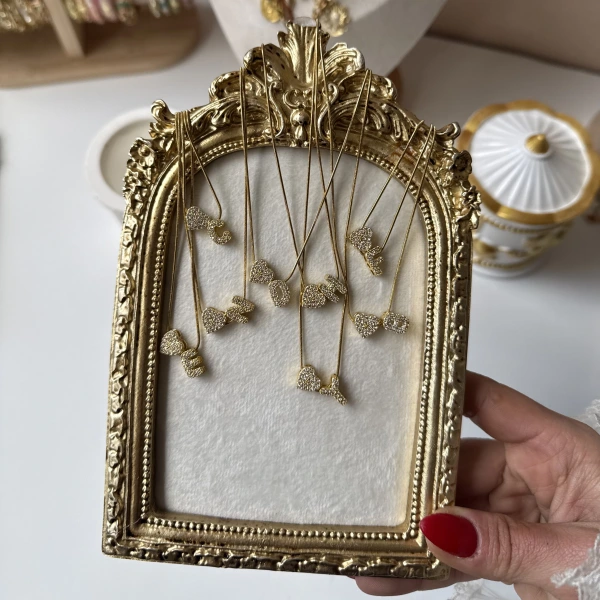 Kalpli Zirkon Harf Kolye