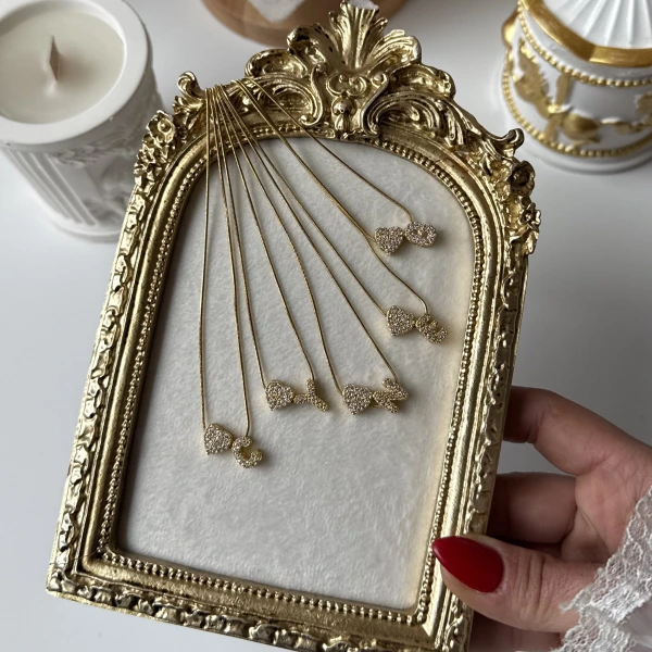 Kalpli Zirkon Harf Kolye