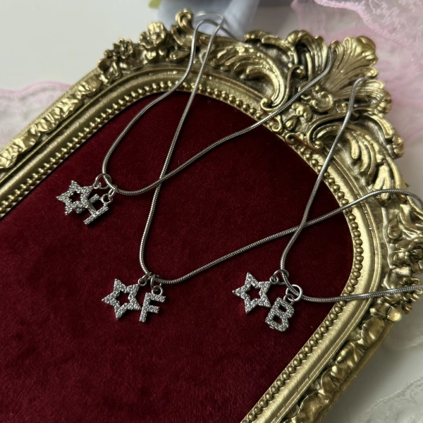 Yıldız Charmlı Harf Kolye