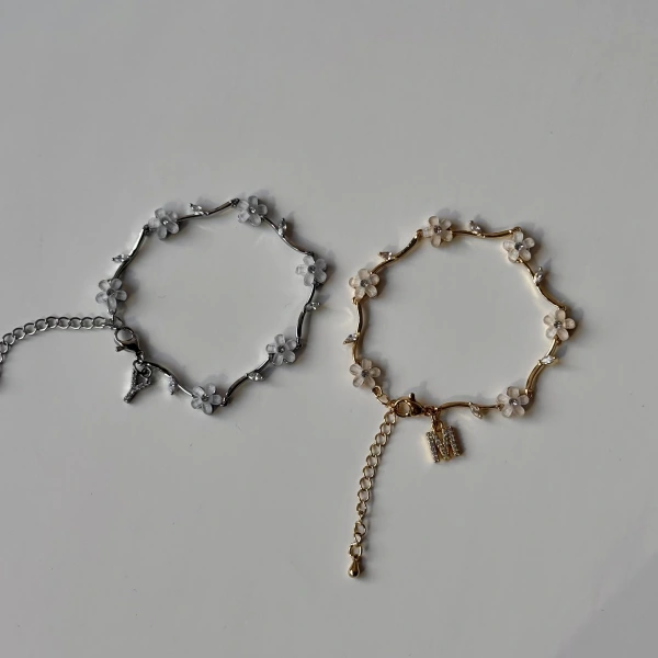 Harf Charmlı Çiçek Bileklik