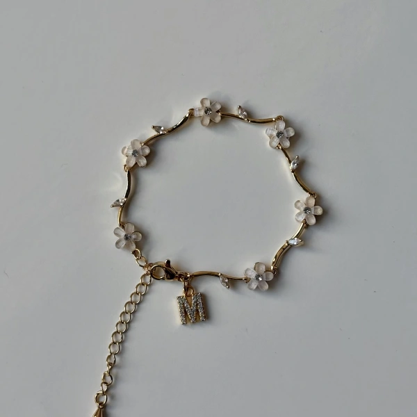 Harf Charmlı Çiçek Bileklik