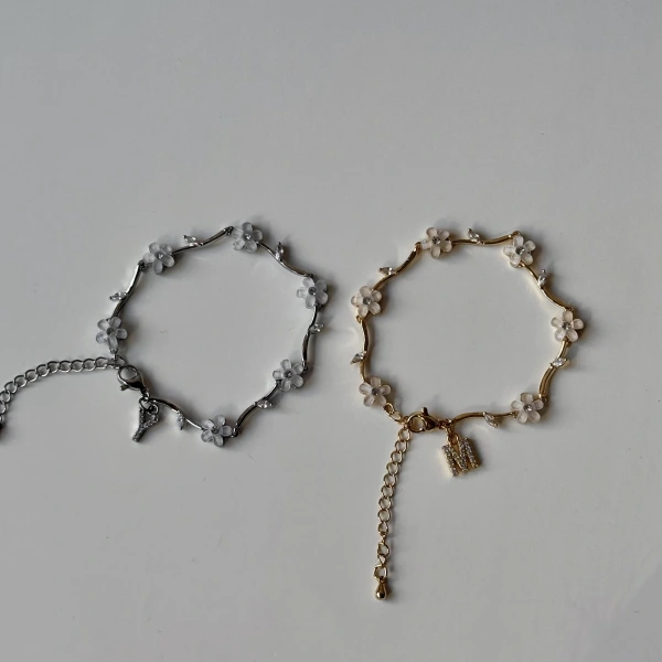 Harf Charmlı Çiçek Bileklik