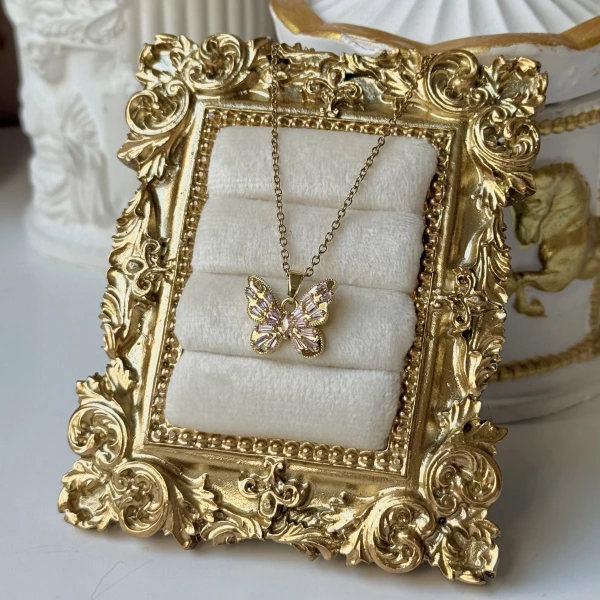 Buz Pembesi Taşlı Kelebek Kolye