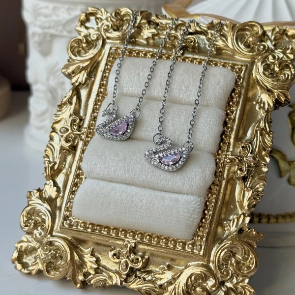 Pembe Taşlı Kuğu Kolye