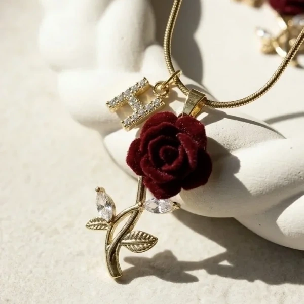 Harfli Kadife Gül Kolye