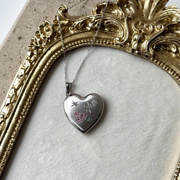Kuzey Yıldız ve Çiçek Desenli Fotoğraflı Kalp Kolye  (1.7 cm )