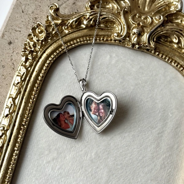 Kuzey Yıldız ve Çiçek Desenli Fotoğraflı Kalp Kolye  (1.7 cm )