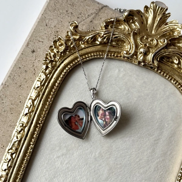 Kuzey Yıldız ve Çiçek Desenli Fotoğraflı Kalp Kolye  (1.7 cm )