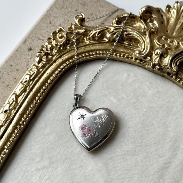 Kuzey Yıldız ve Çiçek Desenli Fotoğraflı Kalp Kolye  (1.7 cm )