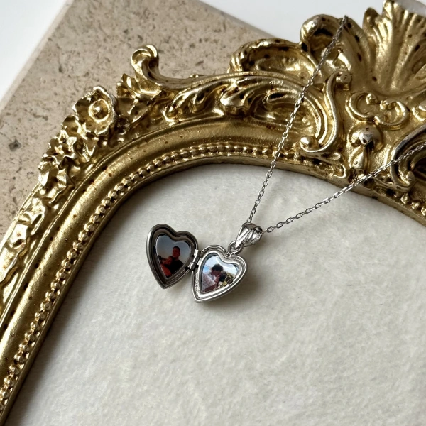 Kuzey Yıldız Desenli Fotoğraflı Kalp Kolye  (0.9 cm )