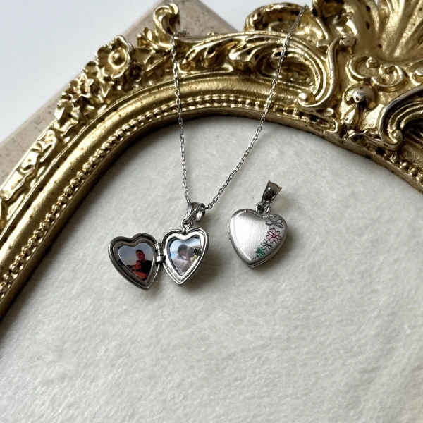 Renkli Çiçek Desenli Fotoğraflı Kalp Kolye