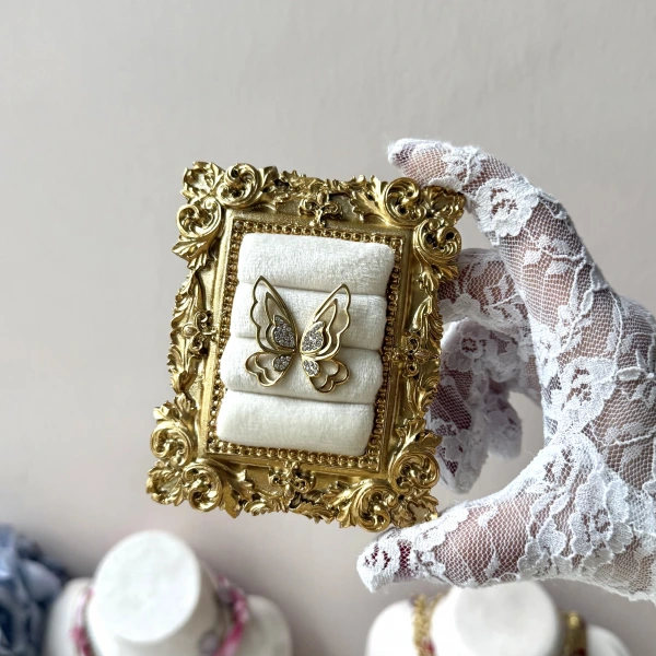 Taşlı Kelebek Küpe