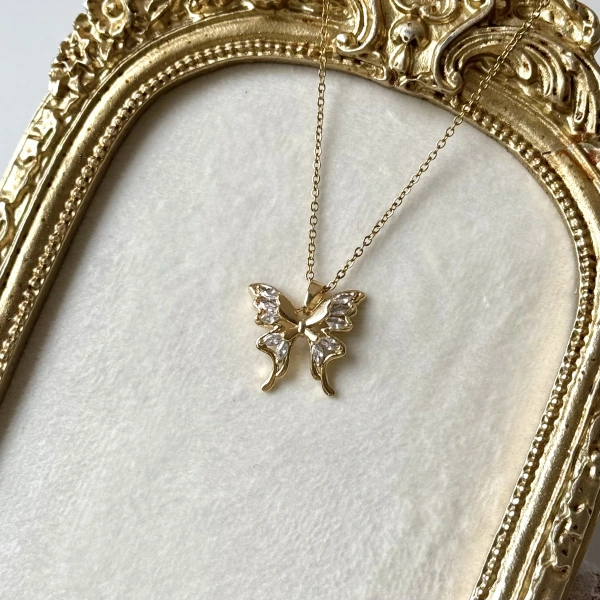 Taşlı Kelebek Kolye