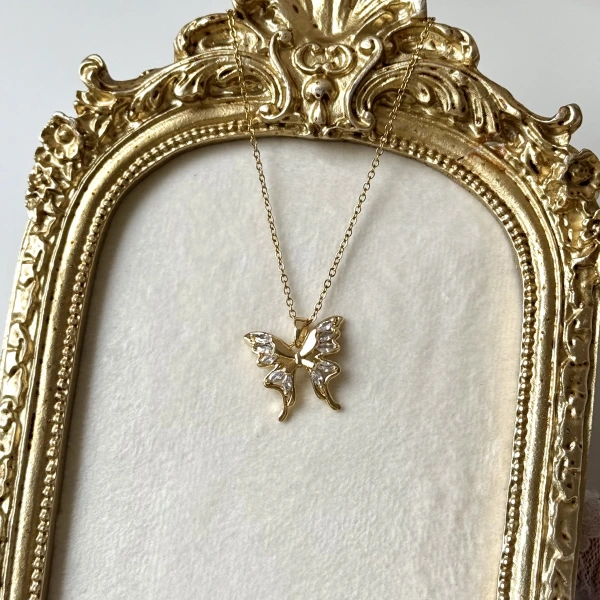 Taşlı Kelebek Kolye