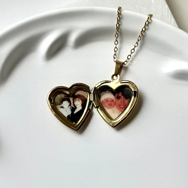 Desenli Kalp Fotoğraflı Kapaklı Kolye (1.5 cm )