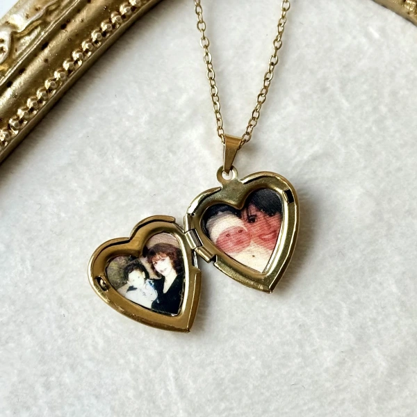Desenli Kalp Fotoğraflı Kapaklı Kolye (1.5 cm )
