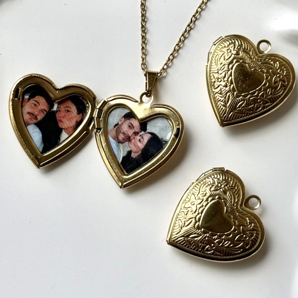 Desenli Kalp Fotoğraflı Kapaklı Kolye ( 1.8 cm )