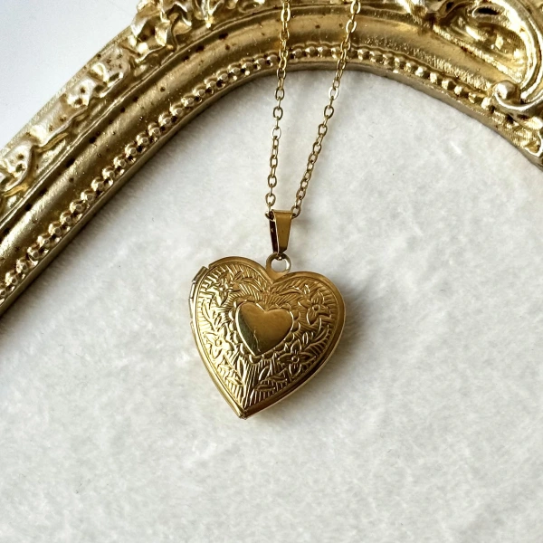 Desenli Kalp Fotoğraflı Kapaklı Kolye ( 1.8 cm )