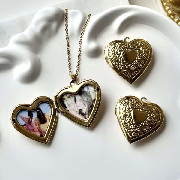 Desenli Kalp Fotoğraflı Kapaklı Kolye ( 2.1 cm )
