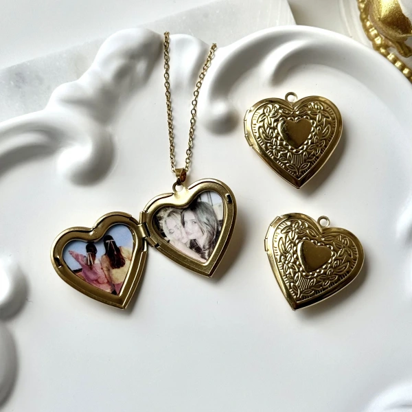 Desenli Kalp Fotoğraflı Kapaklı Kolye ( 2.1 cm )
