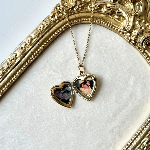 Desenli Kalp Fotoğraflı Kapaklı Kolye ( 1.5 cm )