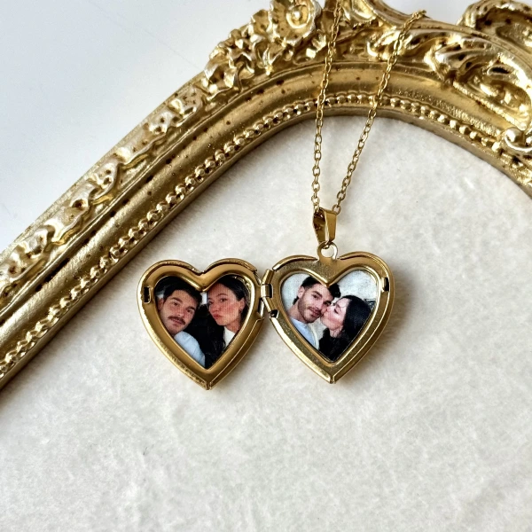 Desenli Kalp Fotoğraflı Kapaklı Kolye ( 1.8 cm )