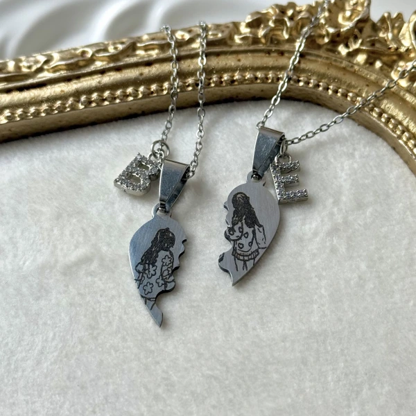 Fotoğraflı ve Harfli Arkadaşlık Kolyesi ( Sizin Fotoğrafınızla)