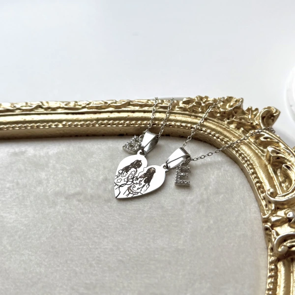 Fotoğraflı ve Harfli Arkadaşlık Kolyesi ( Sizin Fotoğrafınızla)