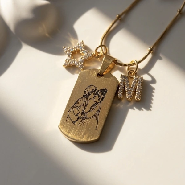 Arkası Yazılı Çizim Fotoğraflı Kolye