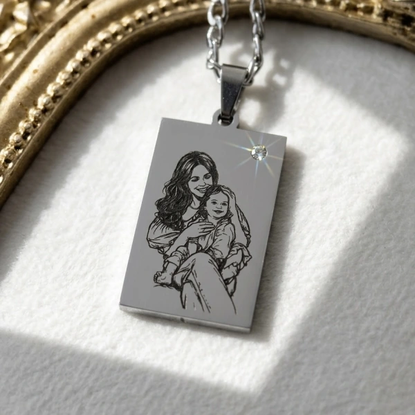Arkası Yazılı Çizim Fotoğraflı Kolye
