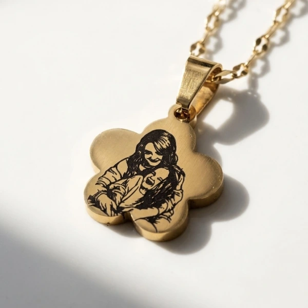 Arkası Yazılı ve Çizim Fotoğraflı Kolye