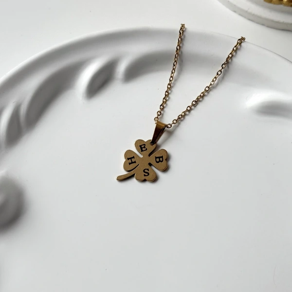 Dört Harfli Yonca Kolye