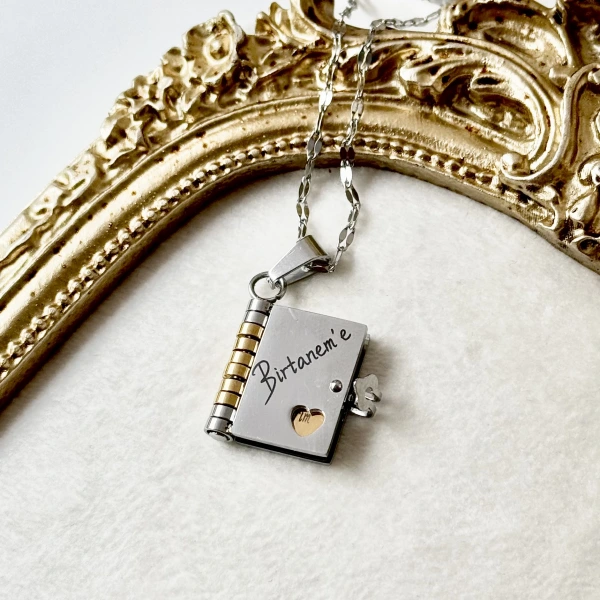 3 Fotoğraflı 4 Sayfa Yazılı Kitap Kolye