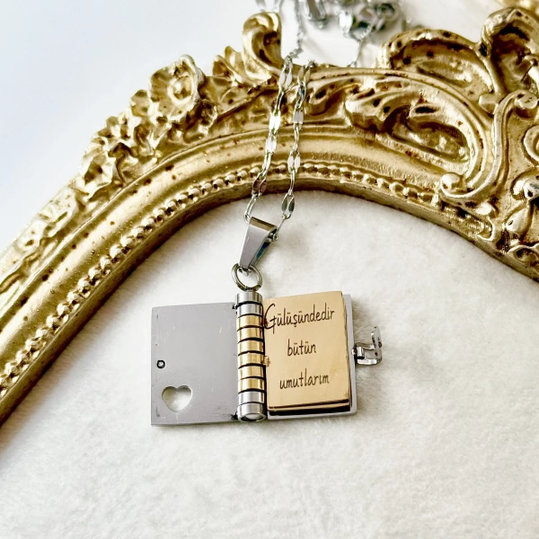 3 Fotoğraflı 4 Sayfa Yazılı Kitap Kolye